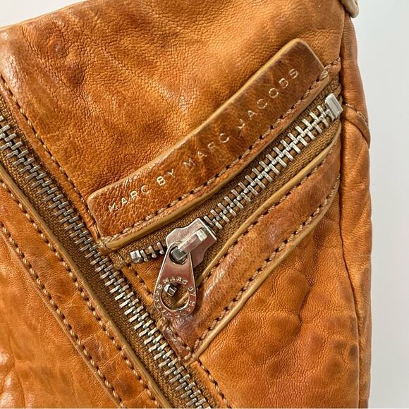 Marc by Marc 9”x7” Jacobs Leather Crossbody 0522 light brown bronze - Picture 3 of 10